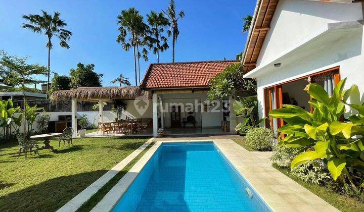 Rent a 1 Floor Villa with 3 Rooms, Large Garden Pool in North Kuta 1