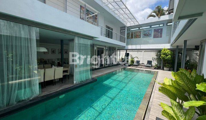 Villa Modern Dan Mewah 2 Lantai 4 Br Di Batu Belig Seminyak 1