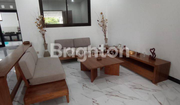 DISEWAKAN RUMAH BARU MINIMALIS 2 LANTAI DI JIMBARAN 1
