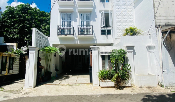 Rumah Pejaten Barat Siap Huni Semi Furnished + Taman Rooftop  2