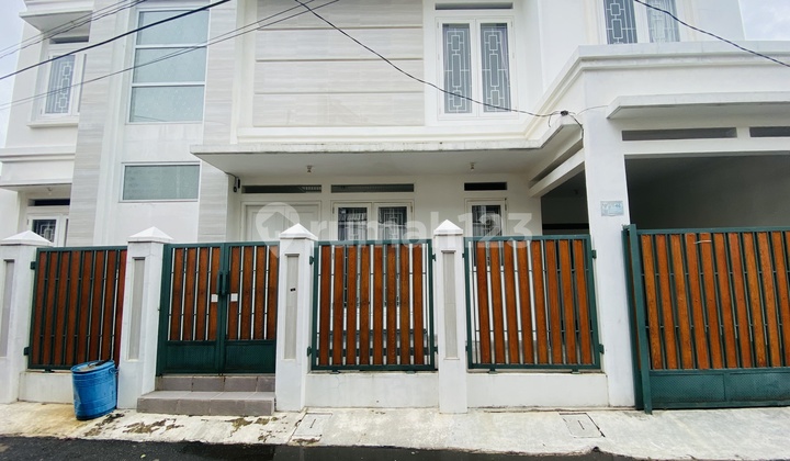 Rumah Pejaten Timur Siap Huni Bebas Banjir [Bisa untuk Kantor]
