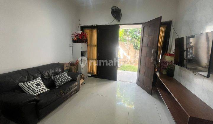 Disewakan Rumah 2 Lantai Kawasan Elit Renon Butuh Minim Renovasi 2