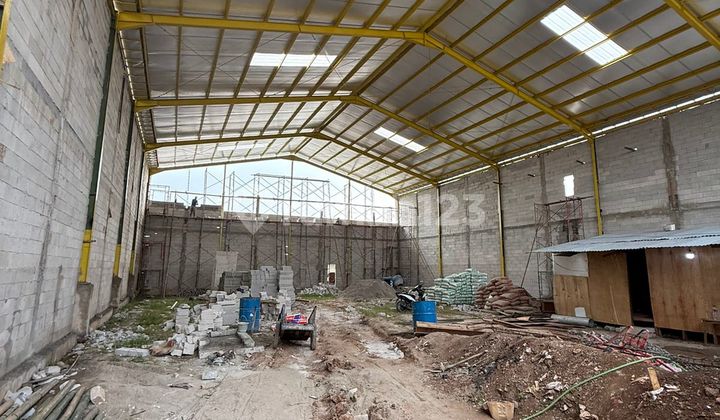 Warehouse for Sale on Boulevard Street in Kav DPR Cipondoh, Size 20x40, Container Access