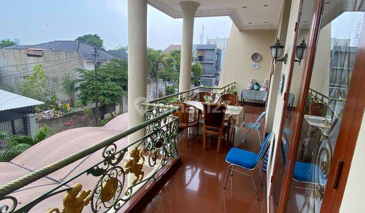 Rumah di Meruya, Jakarta Barat Luas 250m, Semi Furnished, Shm 2