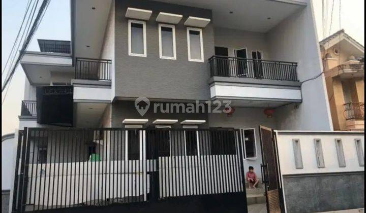 Rumah Kosambi Jakarta Barat, 3 Lantai, Shm, Hoek, Siap Huni, 3.3m 1