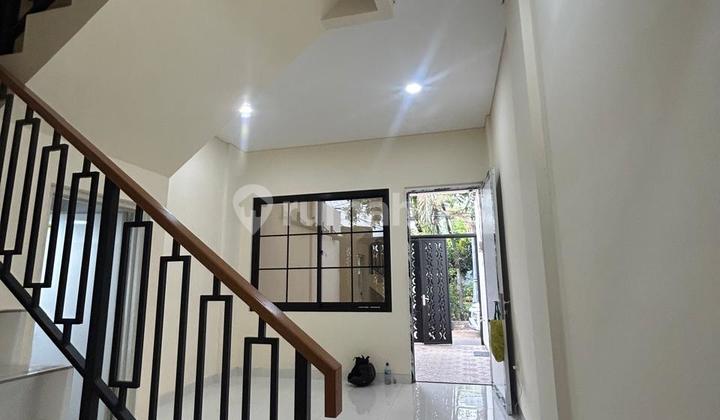 Rumah Bagus Di Tanjung Duren, Luas 4x12 Hadap Timur, Shm