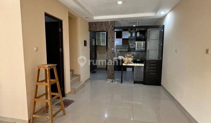 Rumah  di sewakan 2.5 lantai siap huni sudah renov  di Casajardin residence 2