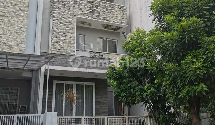 Rumah di Pantai Indah Kapuk Volendam Pik 3 Lantai 