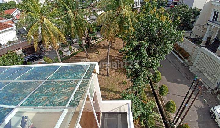 Di juak rumah di Green ville 3 Lantai samping taman full furnished Bagus 2