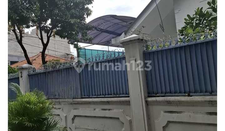 Dijual Cepat Rumah Besar di Tanjung Duren Barat B