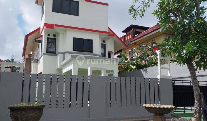 Dijual Rumah 3 Lantai Dengan Taman Luas Di Pecatu 1