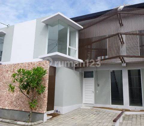 One Gate System 3BR Minimalist Villa In Sunset Road Kuta 1