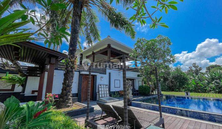 Villa Mewah Halaman Luas di Kesiman Dekat Sanur 1