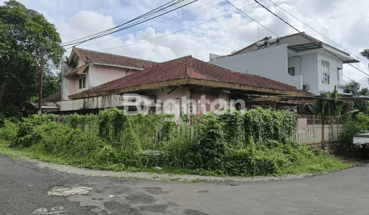 Rumah Lama Hook 1.5 Lantai Lokasi Strategis di Daerah Bunga bunga di Malang  1