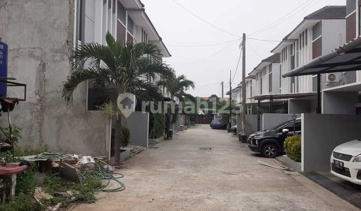 Rumah 2 Lantai Minimalis Modern di Jl. Karya 2