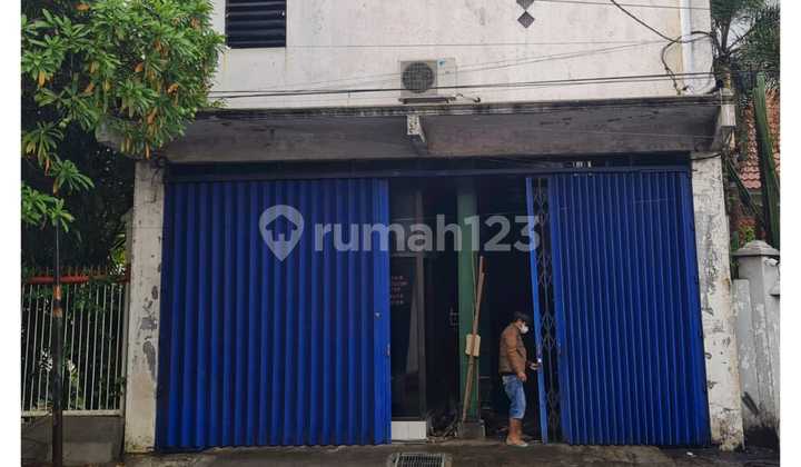 For Rent: Ready-to-Occupy Shop House, Prime Location on Main Road, Mojokerto, LS. 1