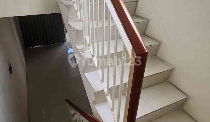 Grand Pakuwon Adelaide House West Surabaya