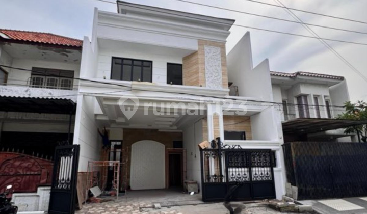 Rumah Minimalis Semi Classic Babatan Pantai