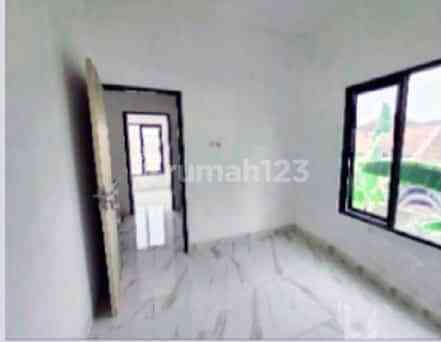 Rumah Modern Jelidro Surabaya Barat 2