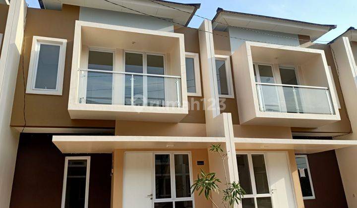 Rumah 2 lantai siap huni lokasi strategis nyaman dan damai  2