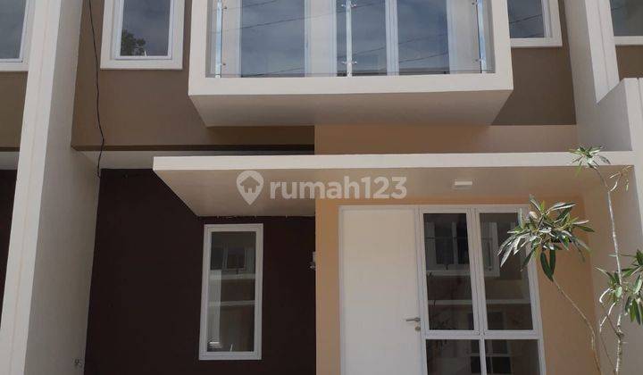 Rumah 2 lantai siap huni lokasi strategis nyaman dan damai  2