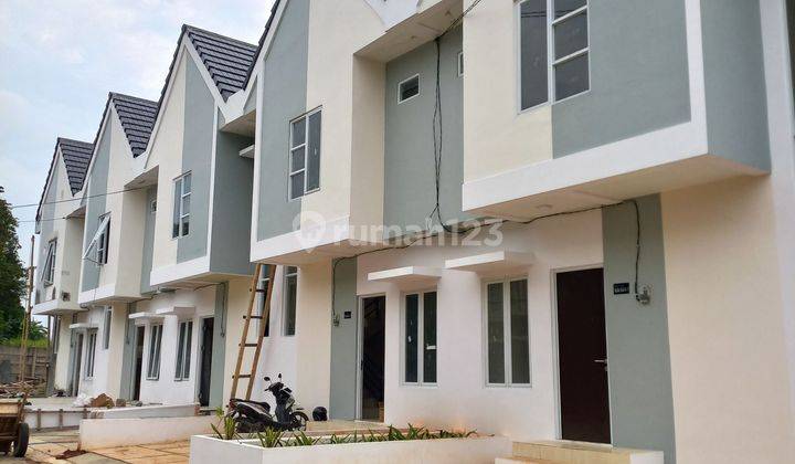 Rumah 2 lantai siap huni lokasi strategis nyaman dan damai  2