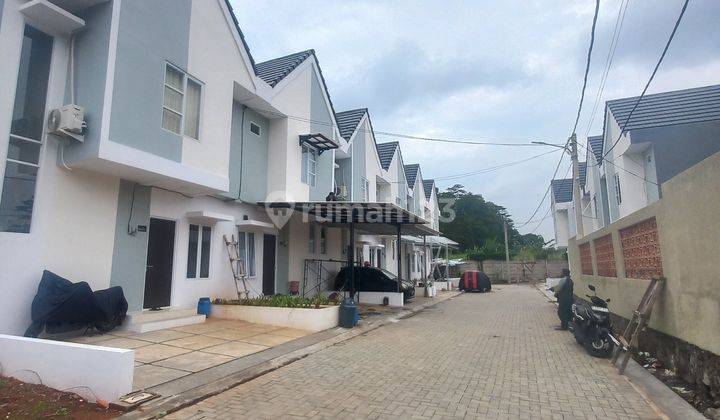 Rumah 2 lantai siap huni murah lokasi dekat stasiun dan pintu tol 2