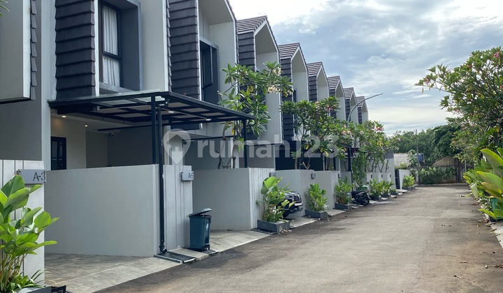 Rumah Siap Huni 2 Lantai 4Kt 3Km Dekat Stasiun dan Tol 2