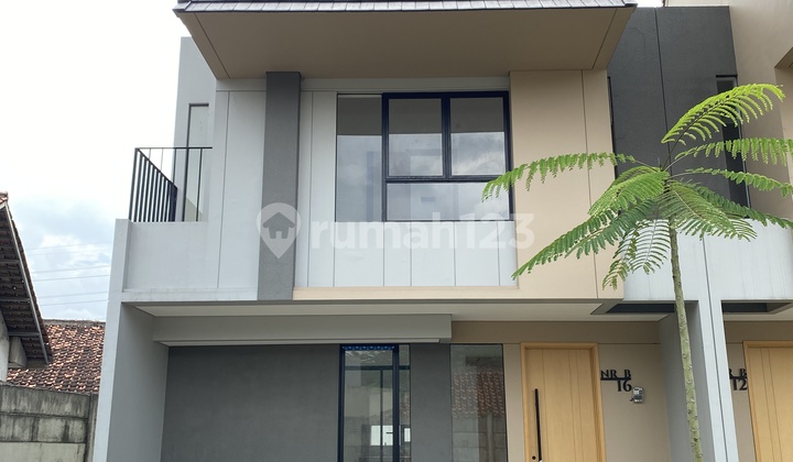 Rumah 2 Lantai Siap Huni 3Kt 3Km Lokasi Strategis Bebas Banjir