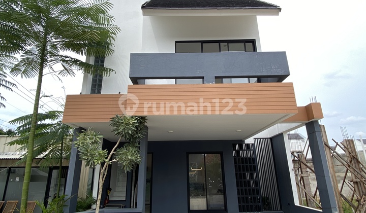 Rumah 2 Lantai Lokasi Strategis Dekat MRT dan Tol