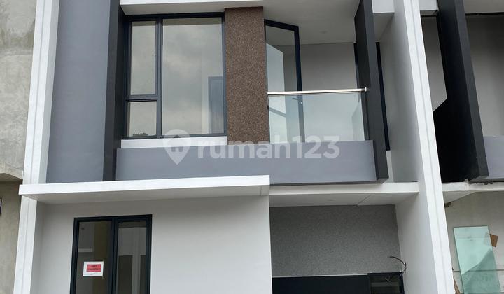 2-Storey Ready-to-Live House in a Strategic Location, Comfortable and Peaceful. 2-Storey Ready-to-Live House in a Strategic Location, Comfortable and Peaceful.