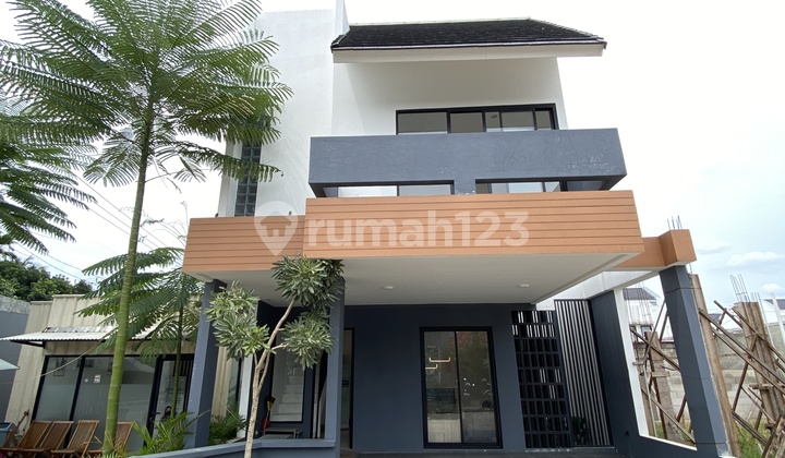 Rumah 2 Lantai Lokasi Strategis Dekat MRT dan Tol