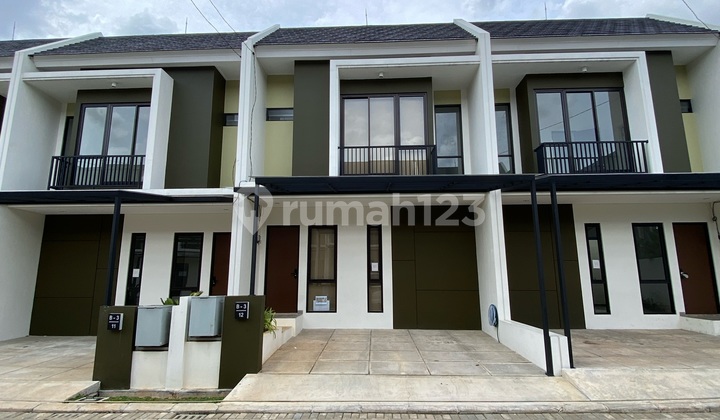 Rumah 2 Lantai Siap Huni 3Kt 3Km Lokasi Strategis 5Mnt ke Alsut