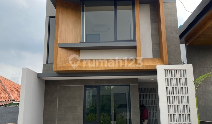 2-Story House Ready to Occupy 3BR Near MRT Lebak Bulus and 5 Minutes to Toll Road