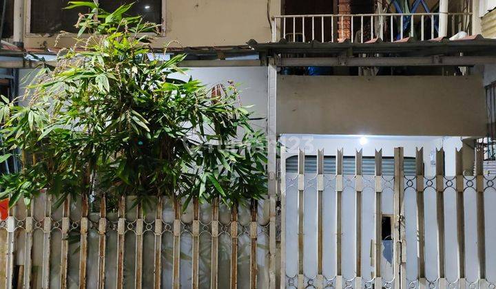 Di Jual Rumah Hoek 2 Lantai di Tambora, Jakarta Barat 1