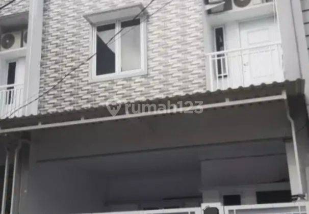 Di Jual Rumah Minimalis 3 Lantai di Tanjung Duren, Jakarta Barat 1