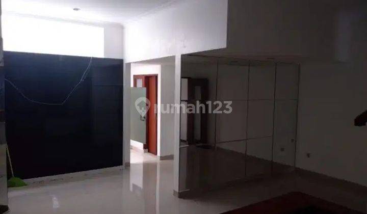 Di Jual Rumah 2 Lantai Lokasi Strategis di Tebet, Jakarta Selatan 2