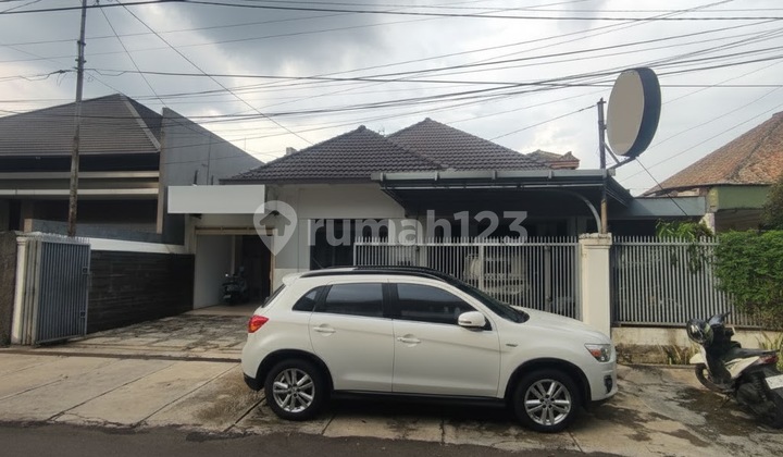 Rumah Terawat Nyaman Cocok Untuk Hunian dan Kantor di Sayap Riau. Rumah Terawat Nyaman Cocok Untuk Hunian dan Kantor di Sayap Riau.