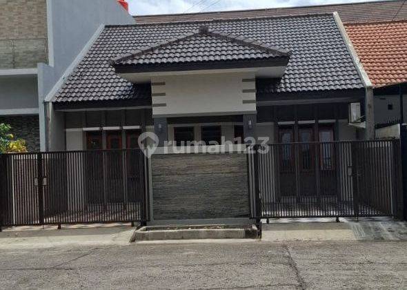 Rumah Bagus Siap Huni Lokasi Strategis di Taman Holis Indah.  1