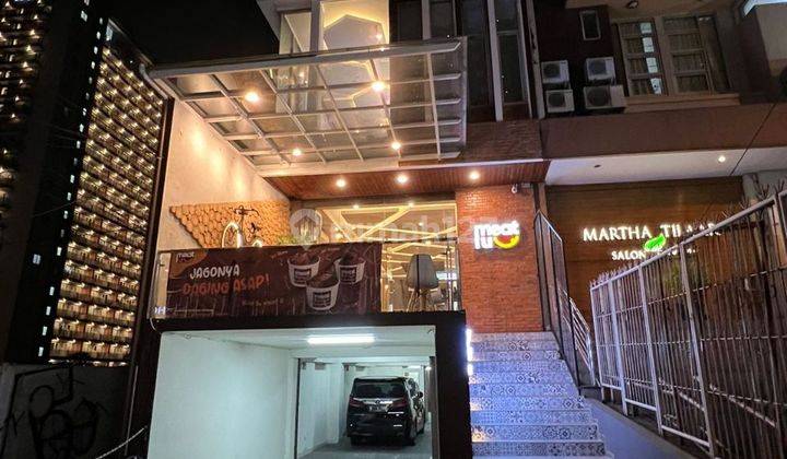 Rumah Plus Restoran Aktif Full Furnished Di Mainroad Ciumbuleuit 1