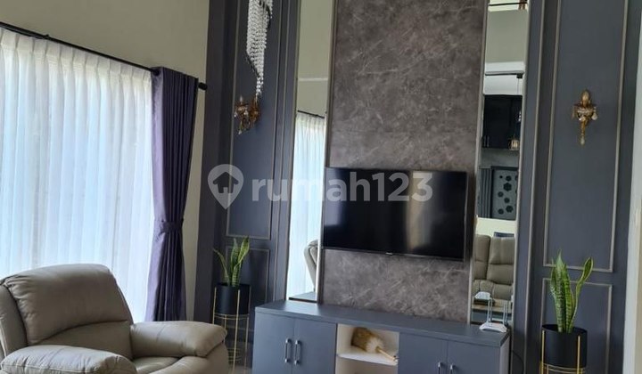 Rumah Villa 2 Lantai Furnished Desain Mewah dan View Kota Bandung 2