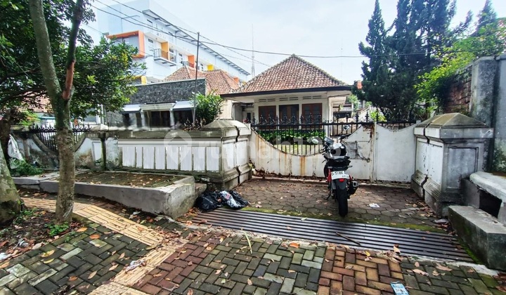 Rumah Lama Hitung Tanah Dekt Ayam Suharti di Cipaganti Cihampelas Rumah Lama Hitung Tanah Dekt Ayam Suharti di Cipaganti Cihampelas