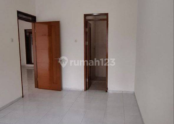 Rumah Bagus Siap Huni Lokasi Strategis di Taman Holis Indah.  2