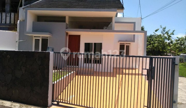 Rumah Bagus Harga Murah di Antapani – Posisi Hook, Desain Modern.