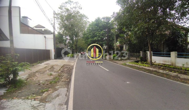 Old House with Investment Value in Riau Area, Central Bandung. 2