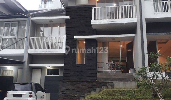 Rumah 2 Lantai Bagus Unfurnishd SHM di Resort Dago Pakar, Bandung 1