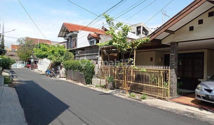 Rumah Terawat 2 Lantai Siap Huni SHM di Antapani Tengah, Bandung 1