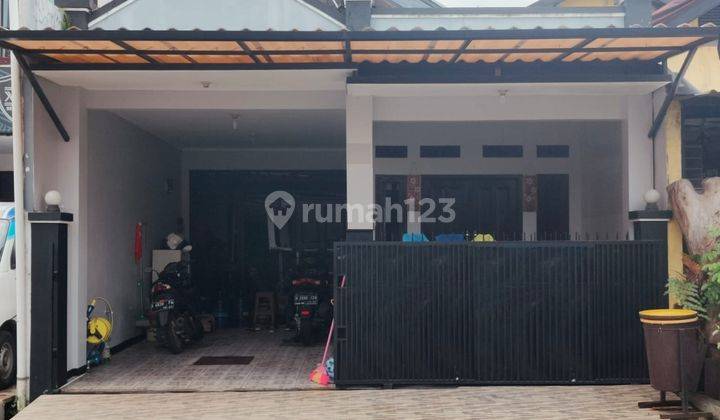 Rumah 2 Lantai Bagus Unfurnished SHM di Kawaluyaan Indah, Bandung 1