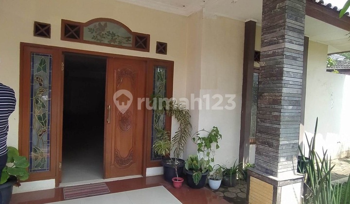 Nice Ready-to-Live House in a Strategic Location near Griya in Arcamanik. 2