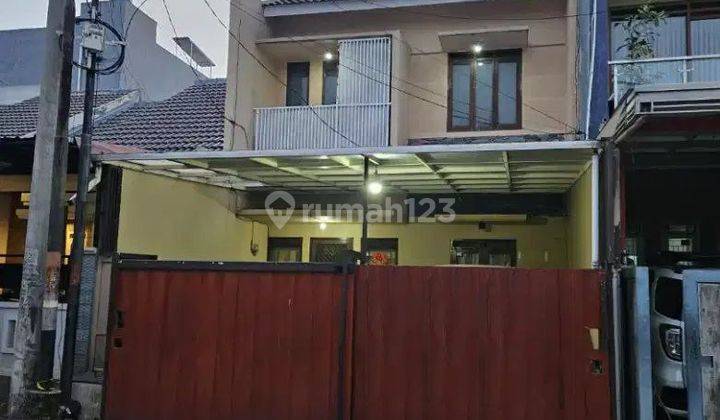 Rumah 2Lantai Bagus Dekat Summarecon SHM di Bumi Adipura, Bandung 1